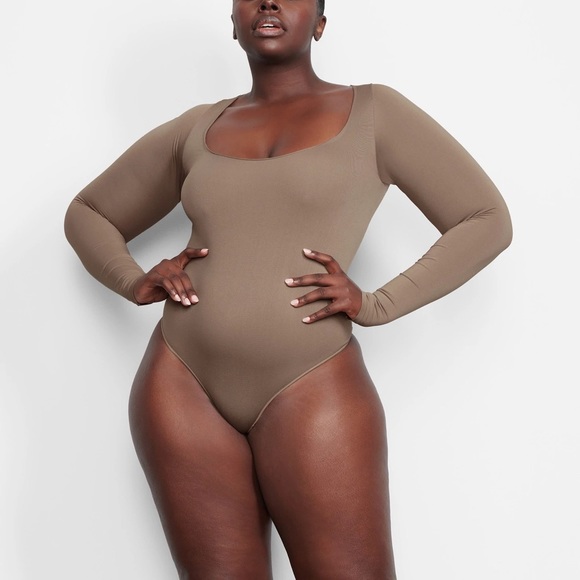 SKIMS Essential Long Sleeve Scoop Neck Bodysuit L/XL Desert - Picture 1 of 12